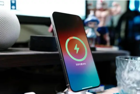冀州苹果15换屏服务分享用什么充电器给iPhone15充电更好 